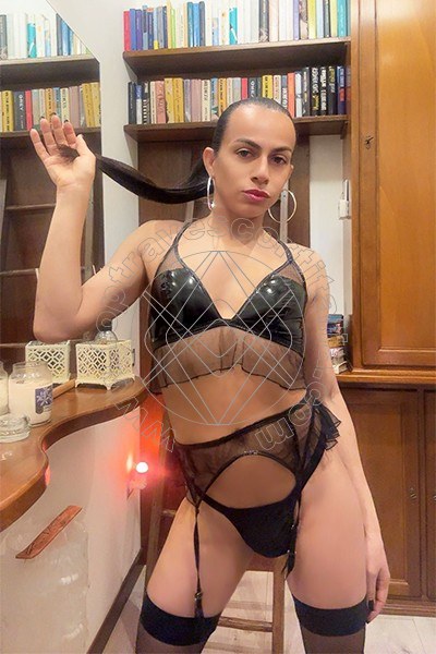 Foto 24 di Samantha Dumont travescort Riccione