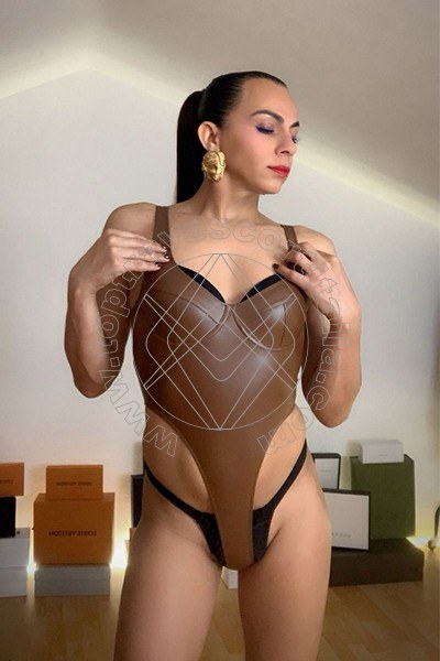 Foto 25 di Samantha Dumont travescort Riccione