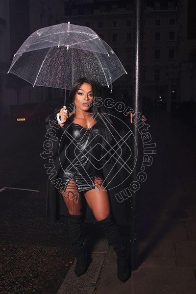 Foto 5 di Amanda Black travescort Londra