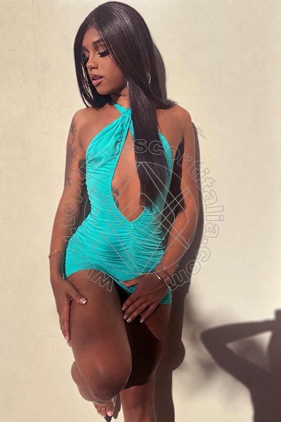 Foto 2 di Giulia Hott travescort Genova