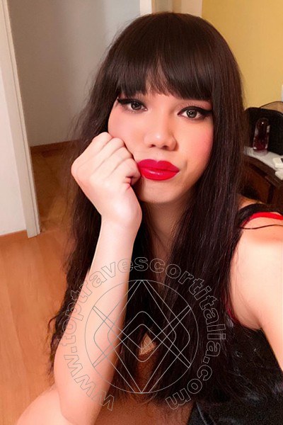 Foto selfie 1 di Ella Asiatica travescort Milano