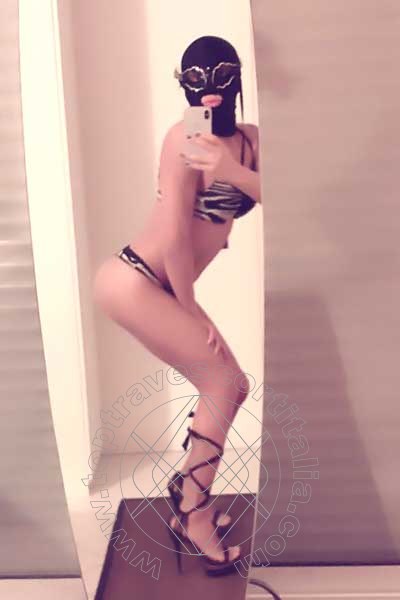 Foto selfie 94 di Samantha Dumont travescort Riccione