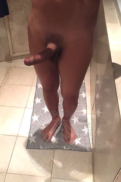 Foto selfie hot 43 di Samantha Dumont travescort Riccione