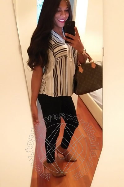 Foto selfie 50 di Thais Melo travescort Roma