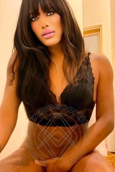Foto selfie di Laura Terza Gamba travescort Milano