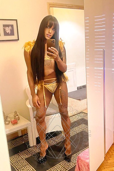 Foto selfie 2 di Laura Cubana travescort Milano