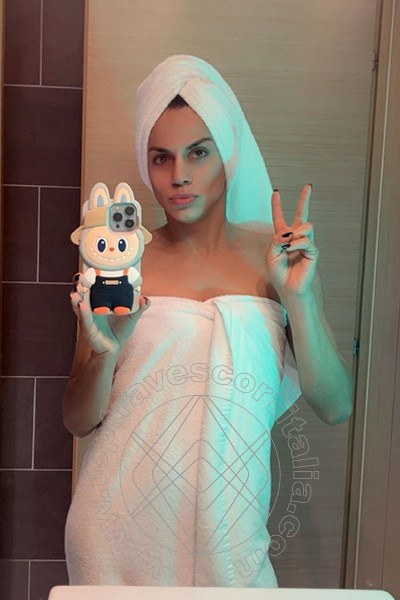 Foto selfie 11 di Samantha Dumont travescort Riccione