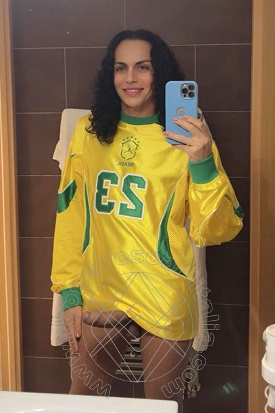 Foto selfie hot 1 di Samantha Dumont travescort Riccione