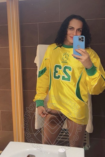 Foto selfie hot di Samantha Dumont travescort Riccione